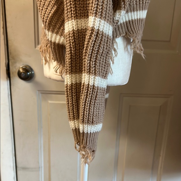 Rue21 V-Neck Sweater Tan and White Ribbed Knit - Picture 4 of 6